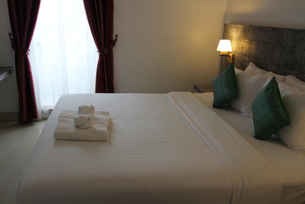 K9 Riverside Hotel Phnom Penh Exteriör bild