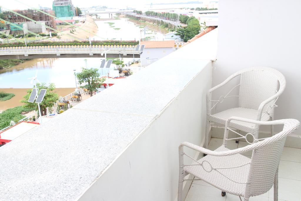 K9 Riverside Hotel Phnom Penh Exteriör bild