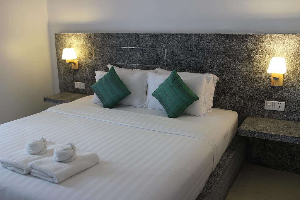 K9 Riverside Hotel Phnom Penh Exteriör bild