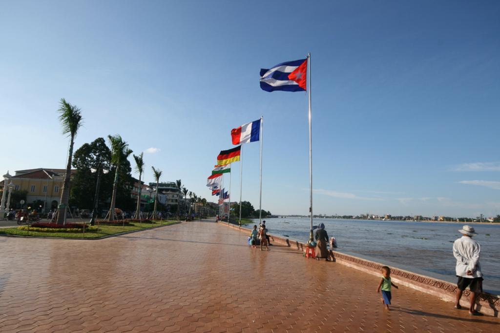 K9 Riverside Hotel Phnom Penh Exteriör bild