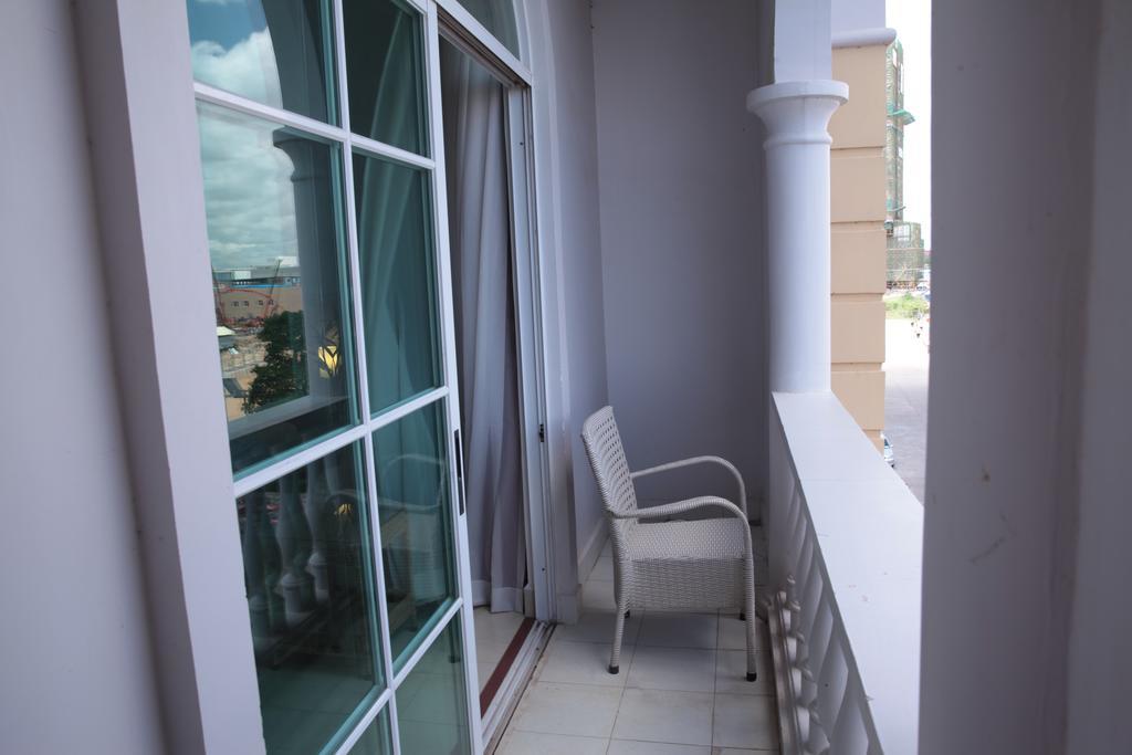 K9 Riverside Hotel Phnom Penh Exteriör bild